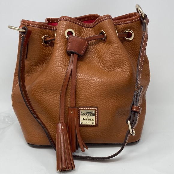 Dooney & Bourke Handbags - Lovely vintage Dooney & Bourke bag. Supple genuine leather